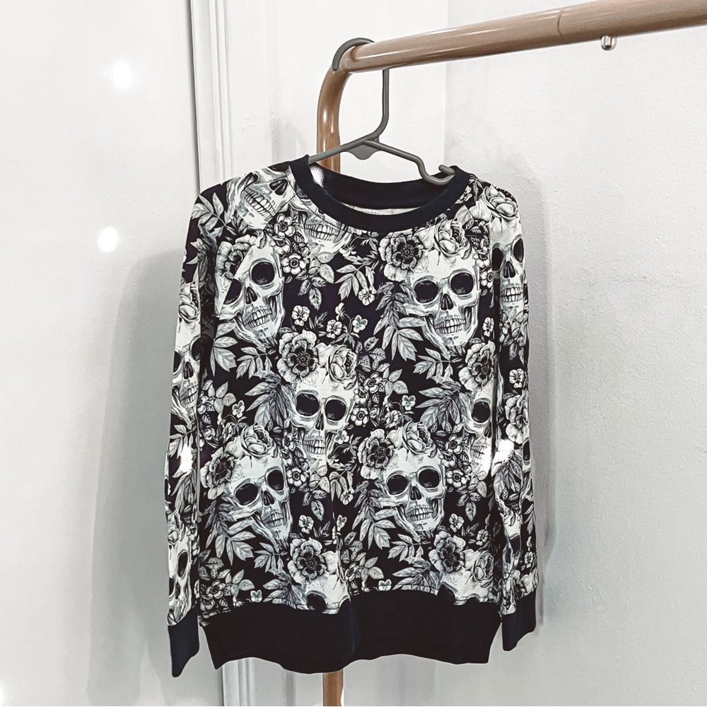 New Bums & Roses Skulls Unisex Bamboo Crewneck Sweater Size 5/6